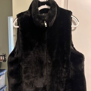 Women’s Echo Black Faux Fur Vest size L